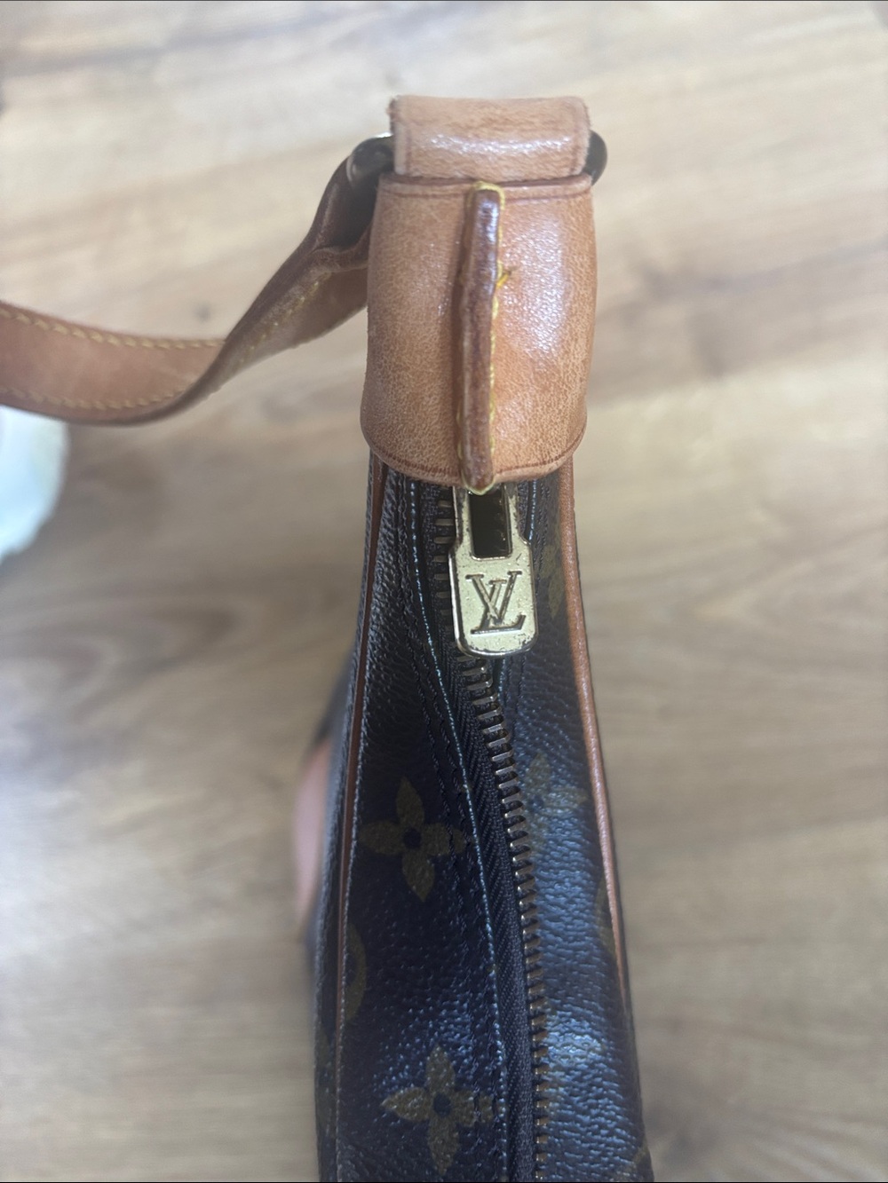 Louis Vuitton Monogram Canvas Shoulder Bag with Tan Trim - Picture 2 of 7